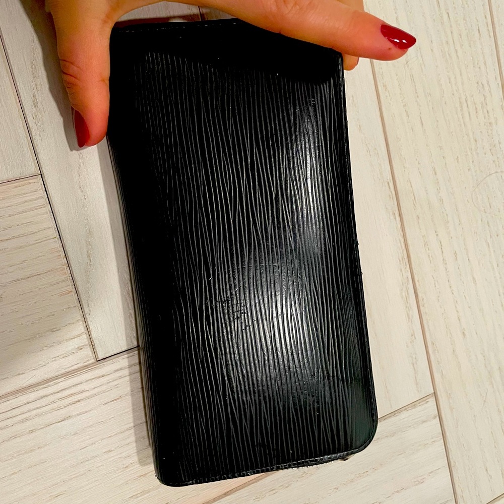 Louis Vuitton Eli Leather Black zip around wallet